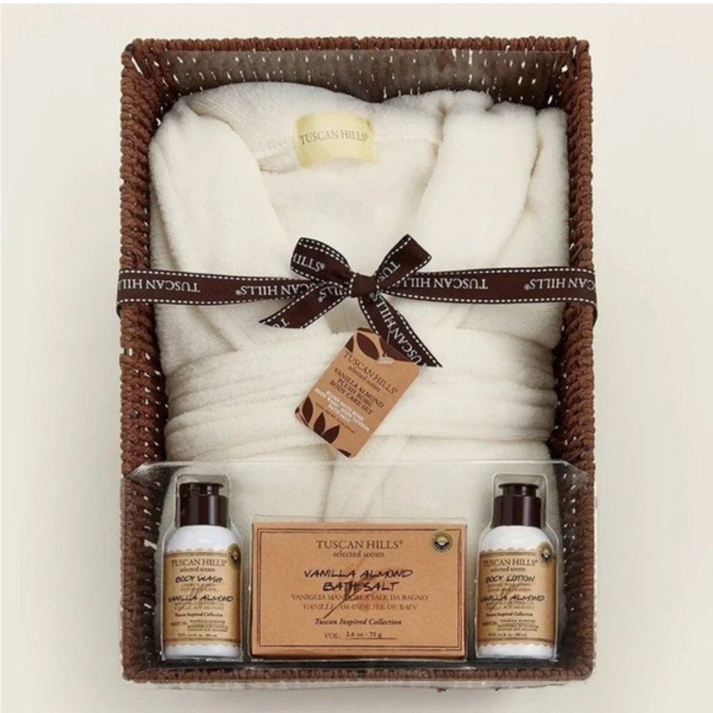 Tuscan Hills Vanilla Almond Bath Gift Set - White